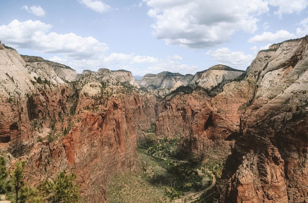 Located in southwestern Utah near the border with Nevada, Zion National Park is one of the most popular day trips from Las Vegas. 