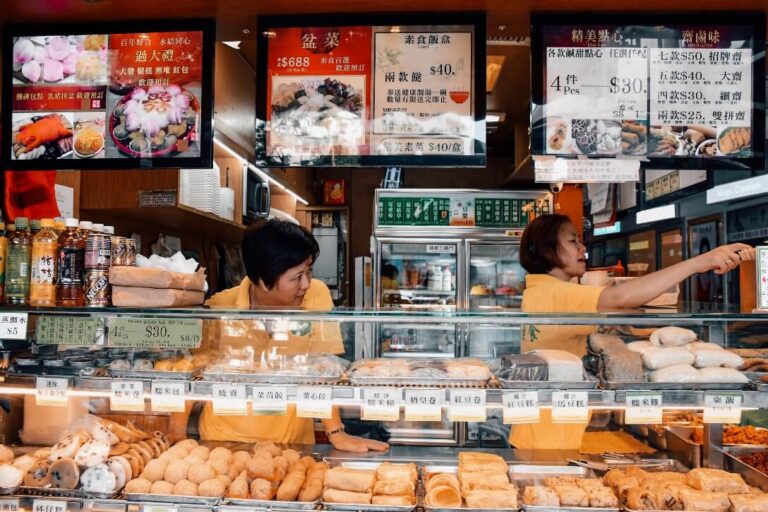 Grabbing some in one of Kowloon restaurants is one of the best things to do in Hong Kong.