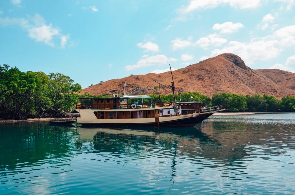 How to book tickets to Komodo National Park
