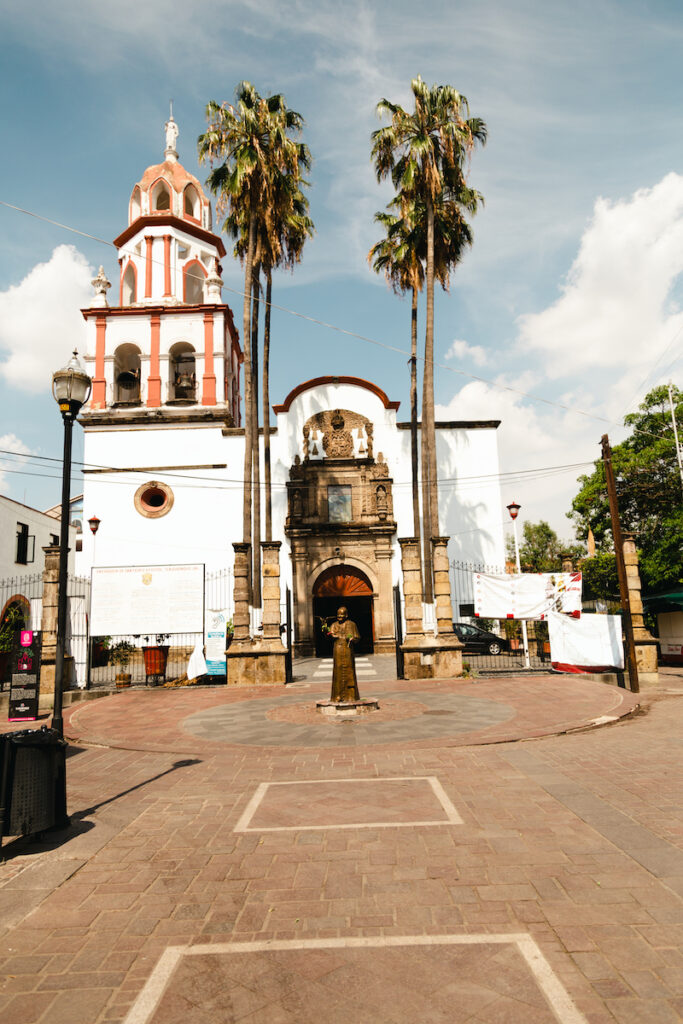 Colonia Americana is a trendy neighborhood of Guadalajara and is home to some of the best things to do in Guadalajara like exploring local food and art.