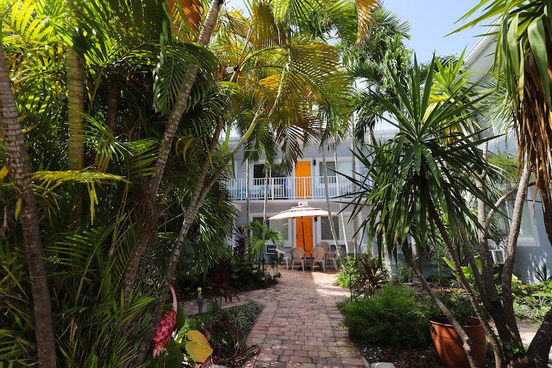 Tides Inn is one of the best hotels in Hollywood Beach for budget traveleres 